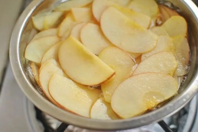 胃炎|每天吃一个煮熟的苹果，坚持一阵，“3甜头”或会悄然而至