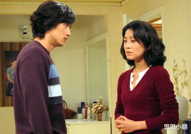 金喜爱|金喜爱:与相恋3月富豪闪婚,47岁搭档刘亚仁翻红,如今怎样了?