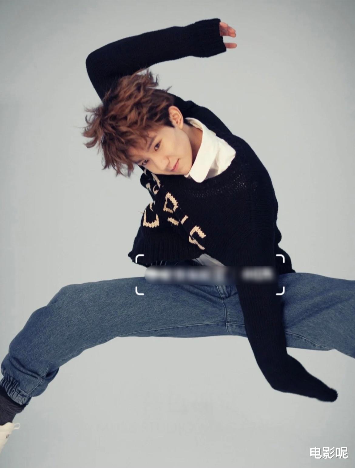 王源|王源怀抱大白鹅喊着“冲鸭”,眼神却是冷峻,呈现反差魅力!