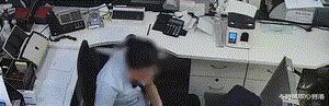 安徽铜陵,银行职员误将50当成5元多付18000元,储户被要求归还