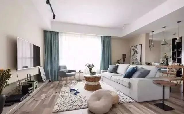 89平新房,一进门鞋柜把人迷住了,头一次见这么装,个性实用!