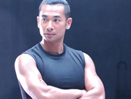 赵文卓|赵文卓双手剑走红,甄子丹被喊话道歉,张国荣的点评有些道理