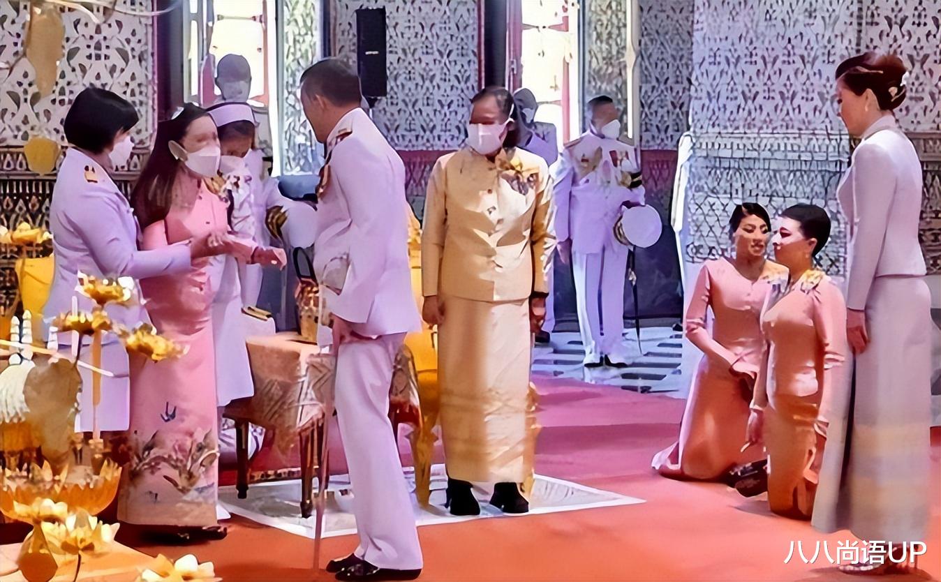 思蕊梵|帕查拉与思蕊梵,同穿姐妹装为“父母”祈福,还跪拜苏提达真孝顺