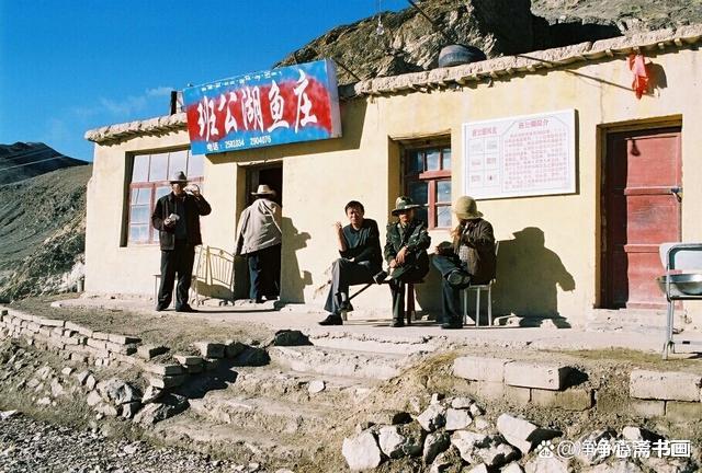 |大自然真神奇，同一个湖一侧水草丰茂，一侧寸草不生，班公湖之谜