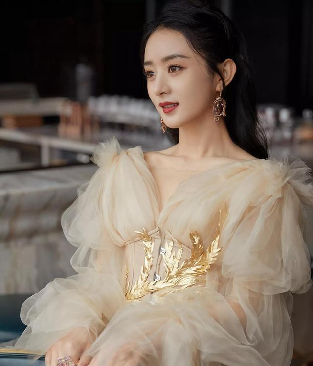 大S|大S离婚后又有新动态，跟好友聚会格外开心，甜蜜笑容又瘦又美