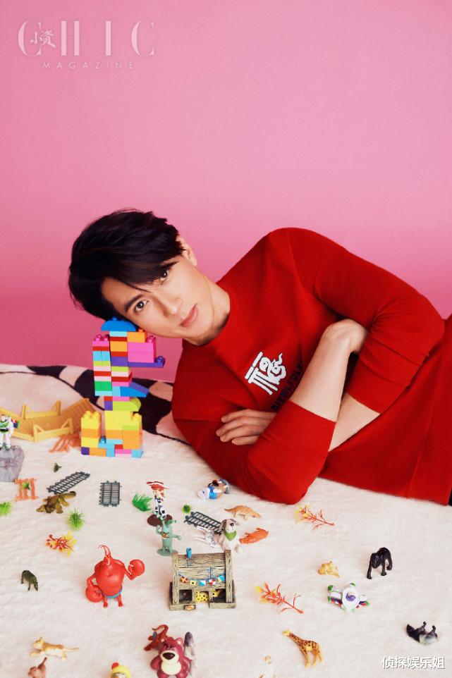 吴尊|吴尊携儿女拍封面，女儿身高优越颜值高，儿子穿大人衣服略显违和