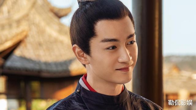 吻戏|刘亦菲陈晓吻戏上热搜,埋颈吻太燃,网友:换我来,我也行