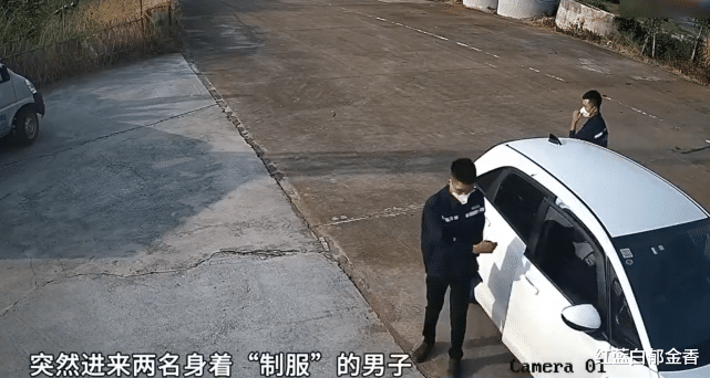 广东中山:两名男子冒充消防人员,向商家售卖几倍于市价的灭火器