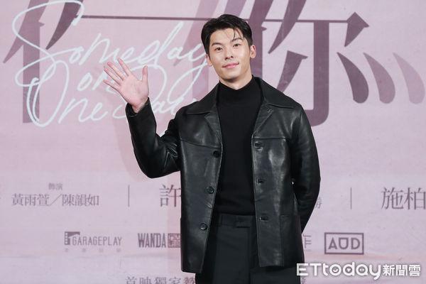 迪士尼|坤达没来!许光汉出招狂夸「好美!想直视」 柯佳嬿带国中同学追星