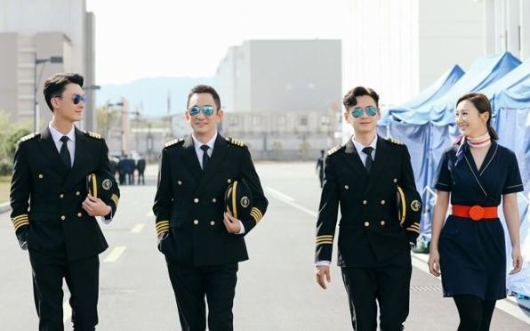 王祖蓝|42岁王祖蓝丢掉饭碗!被判红码强制隔离,连累两友人无法开工