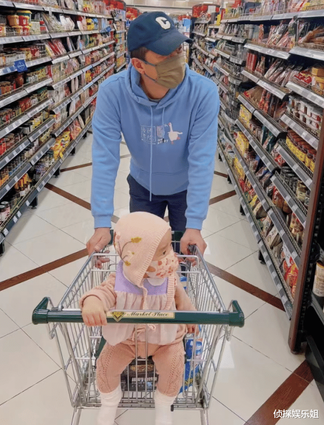 李亚鹏|李亚鹏娇妻晒带娃日常,产后不足一年瘦脱相,小公主光头模样超萌