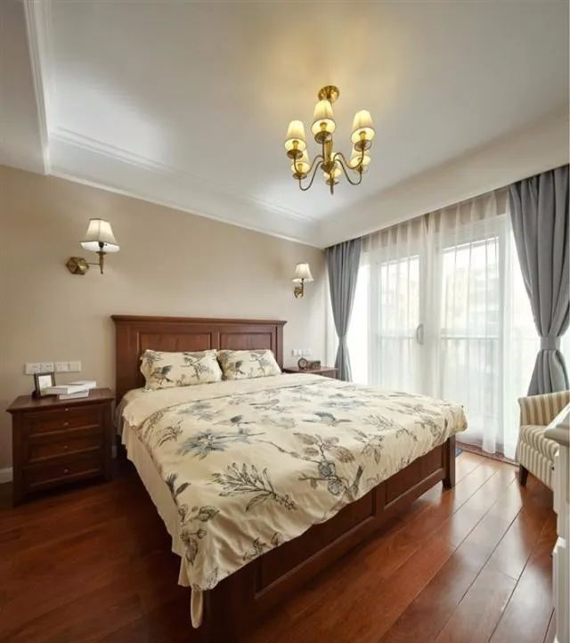 一开始婆婆想插手装修，没敢答应她，后来自己靠网购搞定美式小窝