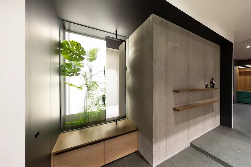 装修不再“循规蹈矩”,减少家具数量,阳光房里砌花坛过小资生活