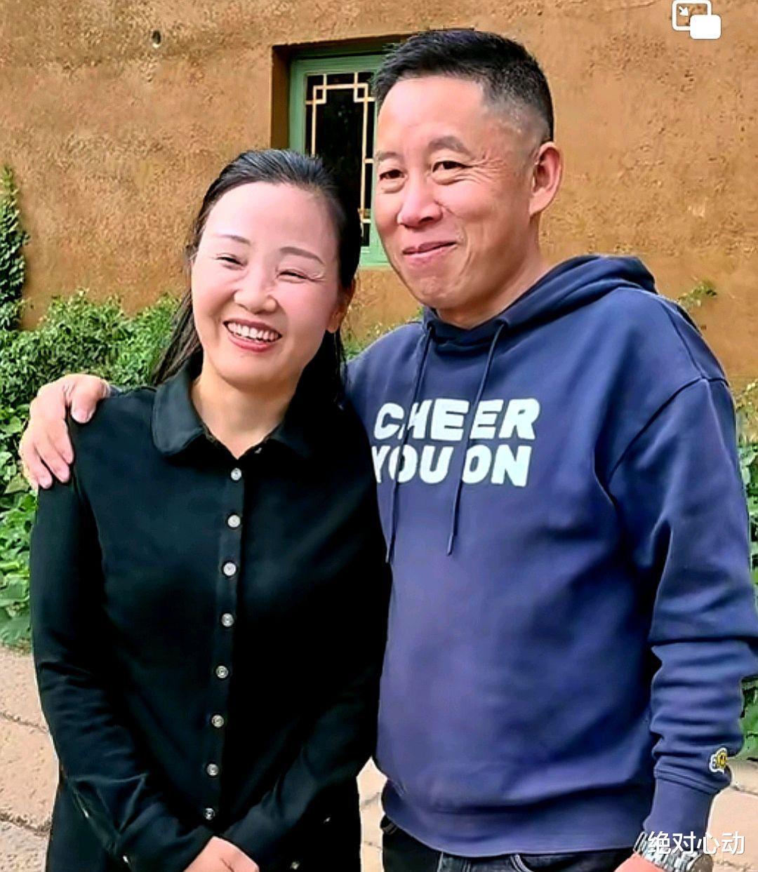 |彭四英孙海洋秀恩爱,为孙卓高跟鞋5年没换,勤俭节约也是一种美德