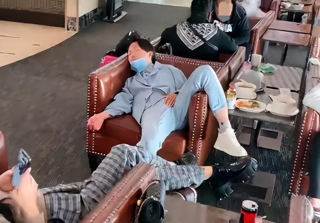 李玉刚|观众不再给李玉刚“留面子”:时代抛弃你的时候,连招呼都不会打