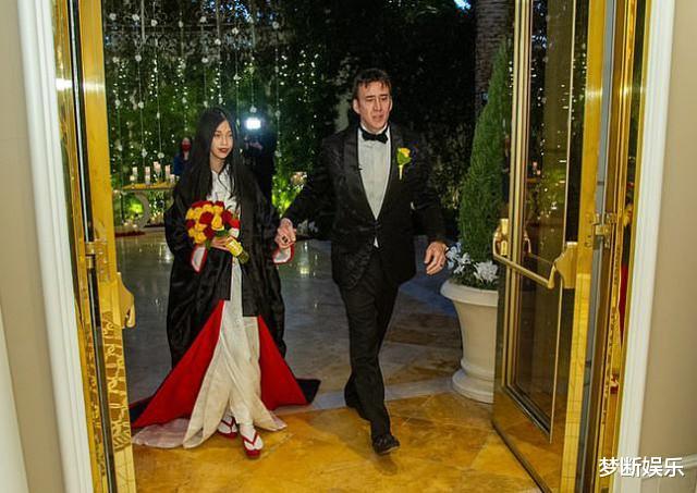 尼古拉斯·凯奇|尼古拉斯·凯奇32岁长子发文确认27岁继母怀孕：我又要当哥哥了