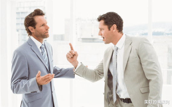 |在职场，跟同事和上司相处应该注意哪些事情？