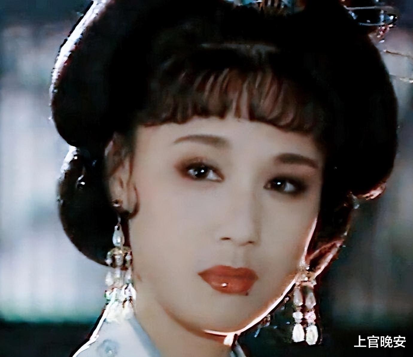 肖雄|被名字“拖累”的女星，个个貌美如花，却都有个很男人的名字