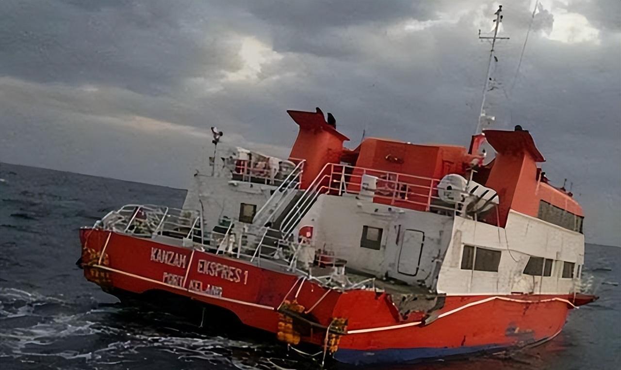 2018年东海渔民发现一豪华游轮，上船后发现设备正常，却空无一人