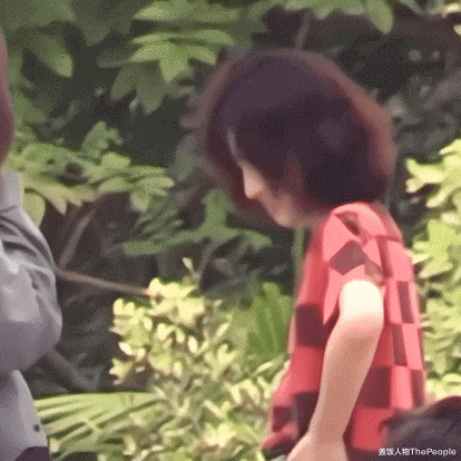 张子枫|赵今麦的腰、张子枫的腿，靠演技出圈的00花也开始营销美貌了？