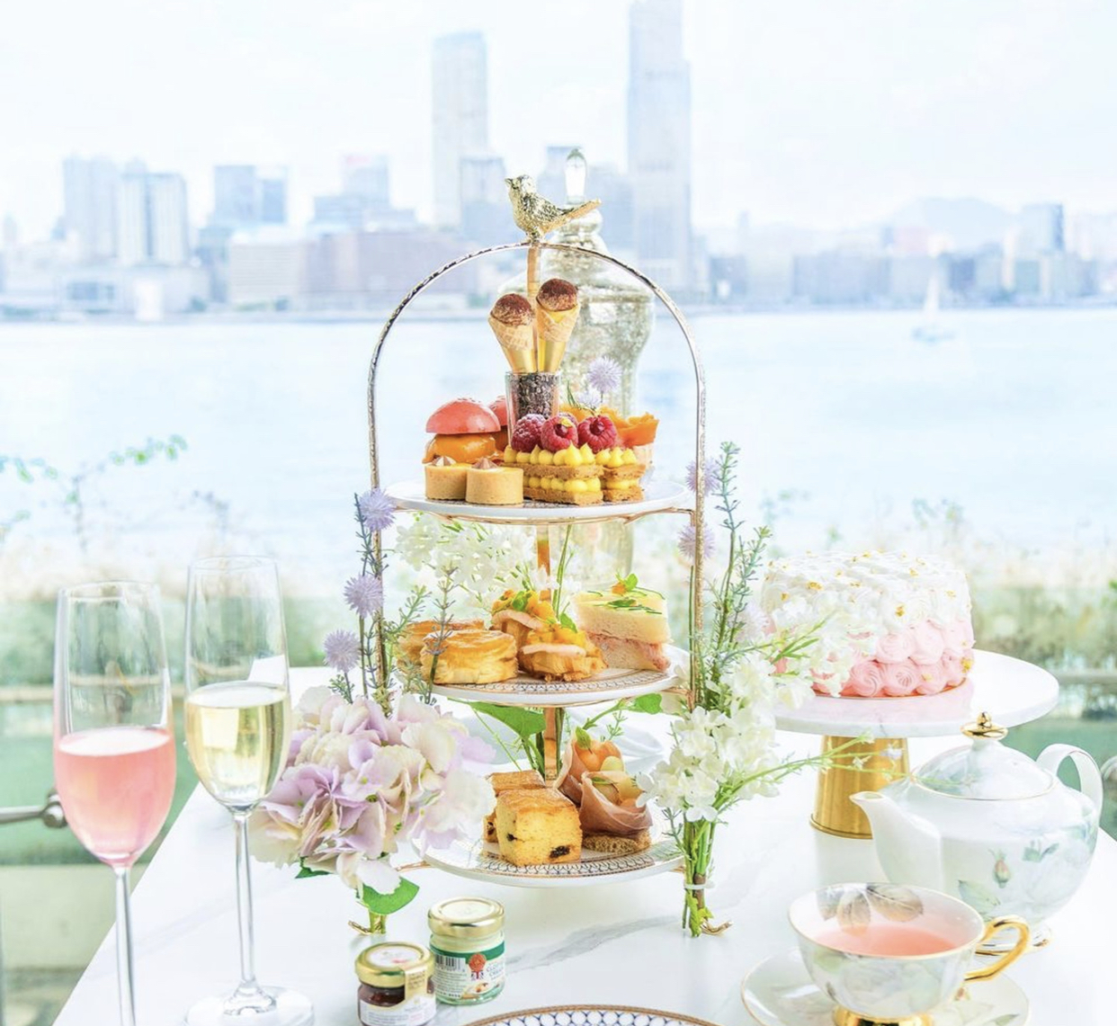 江南|港姐十强吃霸王餐遭批，自称帮餐厅做宣传拒付钱，饭后仅晒背影照