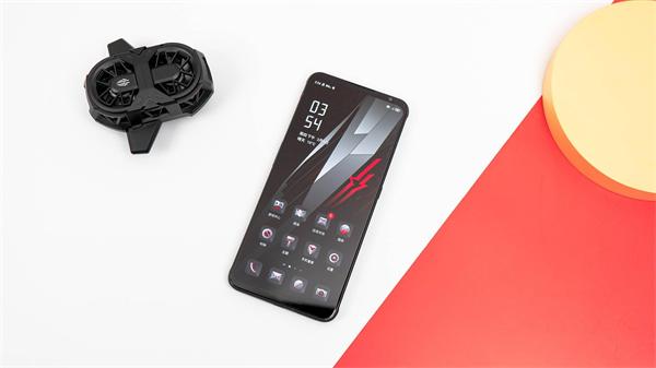 小米科技|别急着买小米12,安卓性能王降价,骁龙芯+120W快充,起售仅3699