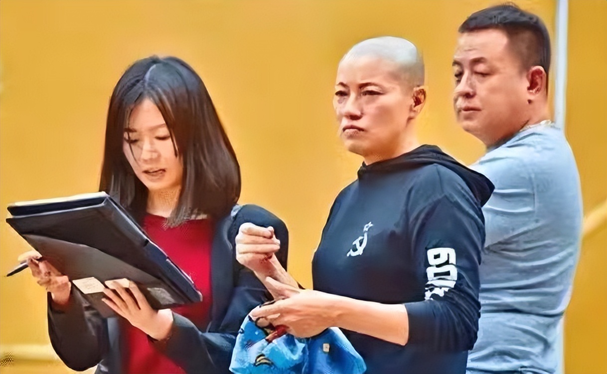 2015年,香港定慧寺女住持,开豪车住别墅,早念经晚泡吧,两次嫁和尚,后来她怎样了?