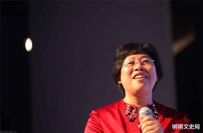 梁军|荣秀丽:曾卖山寨机比肩诺基亚,却巅峰跌落,今60岁迎来首个IPO