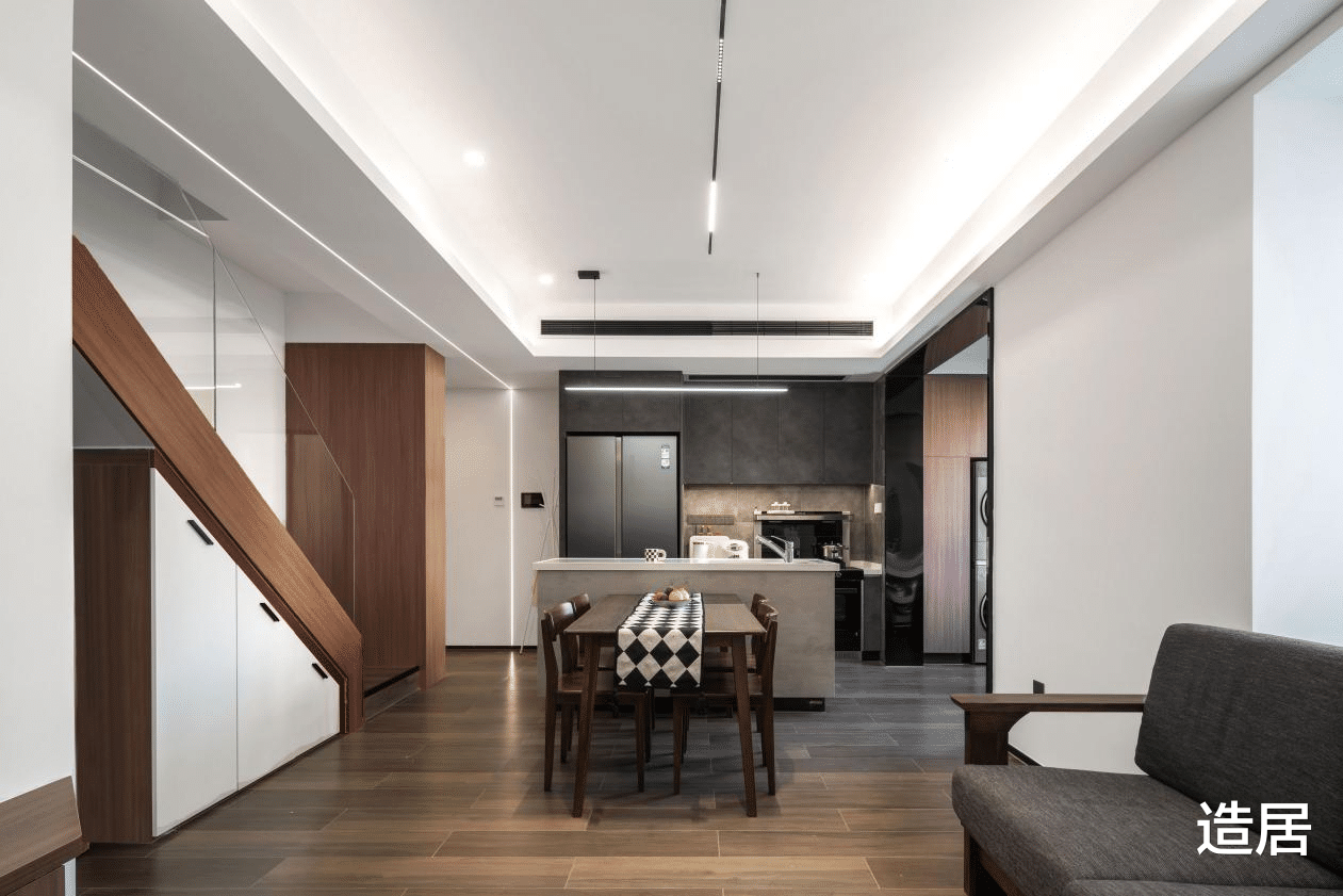 这套90㎡复式三居室,满屏皆是阳刚之气