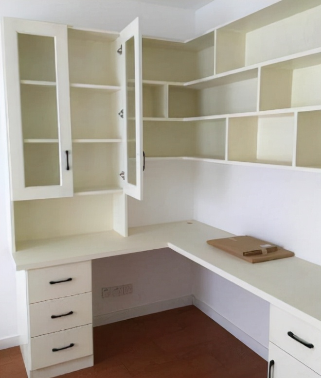 新房硬装用了20万,亲戚在客厅转了一圈,直夸背景墙特别有档次