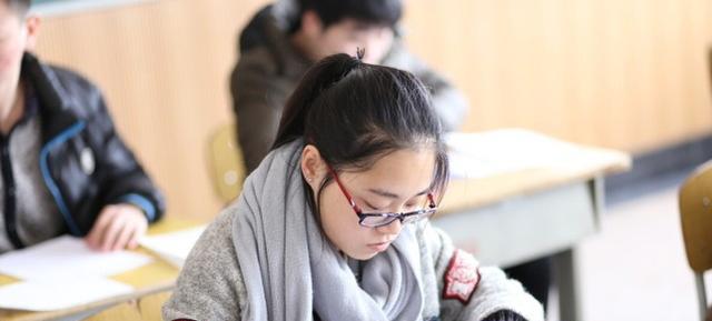 医生|“教师跟医生”有何差距？除了薪资，这些方面也是拉开距离之一