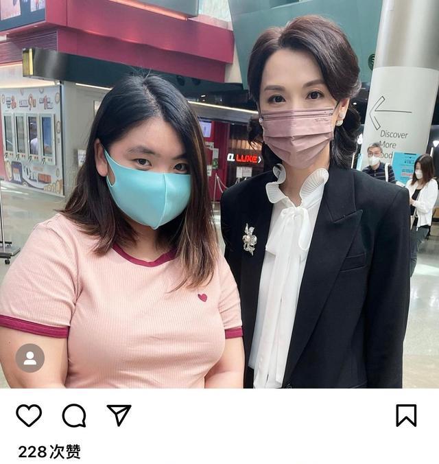 胡慧中|胡慧中女儿晒与陈炜合照,自曝在TVB做临时演员,有意加入娱乐圈