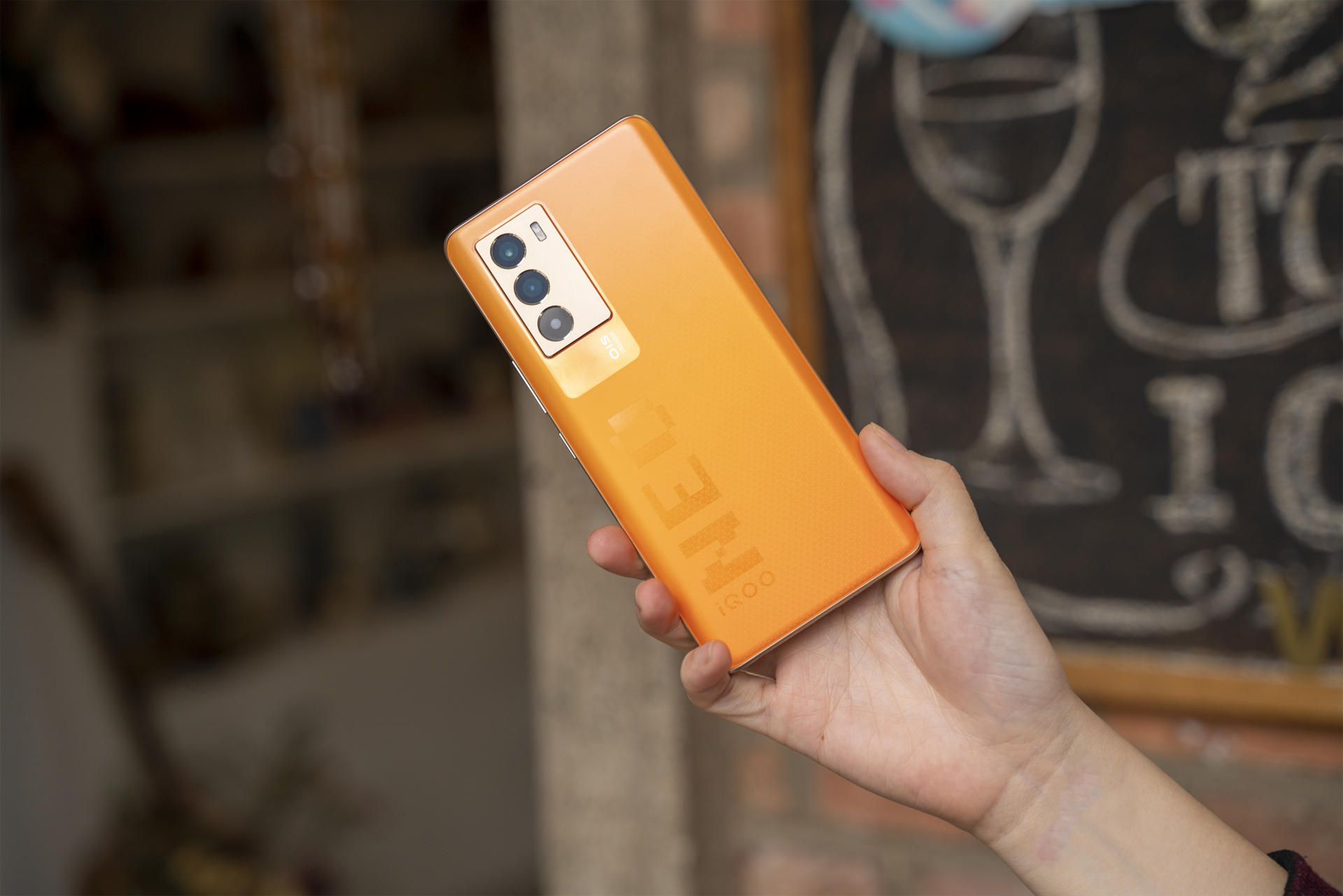 iqoo neo|电竞、娱乐、拍照全能手，iQOO Neo家族新成员实力不一般