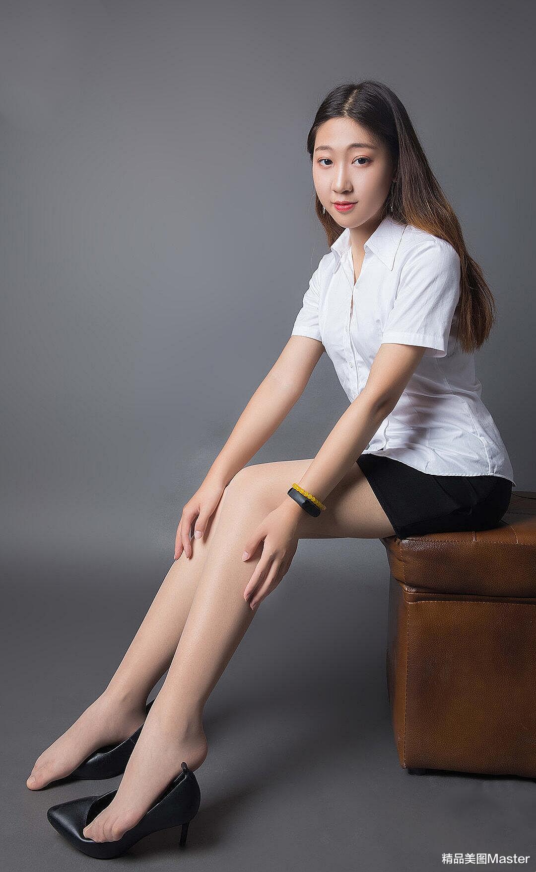 南昌|职场穿搭：白衬衣搭配包臀裙，你觉得怎么样？