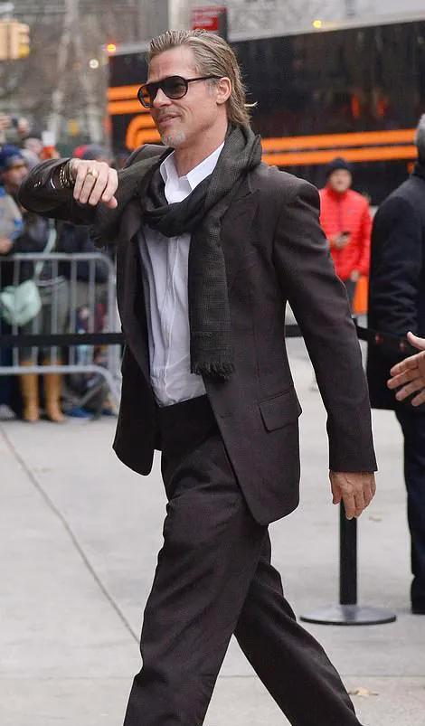 布拉德·皮特|布拉德皮特和小丑女宣传新片,58岁依然潇洒英俊还被拍到新恋情