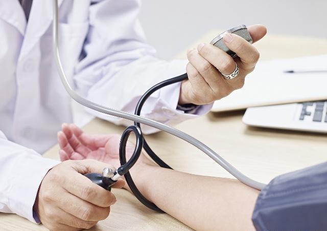 医生|血压高压150,低压110,怎么办?医生给出2个建议,助你血压平稳
