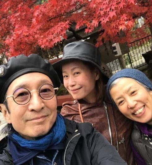 叶童|叶童顶着一头白发,脸上斑点法令纹都不遮,完全是老奶奶的模样