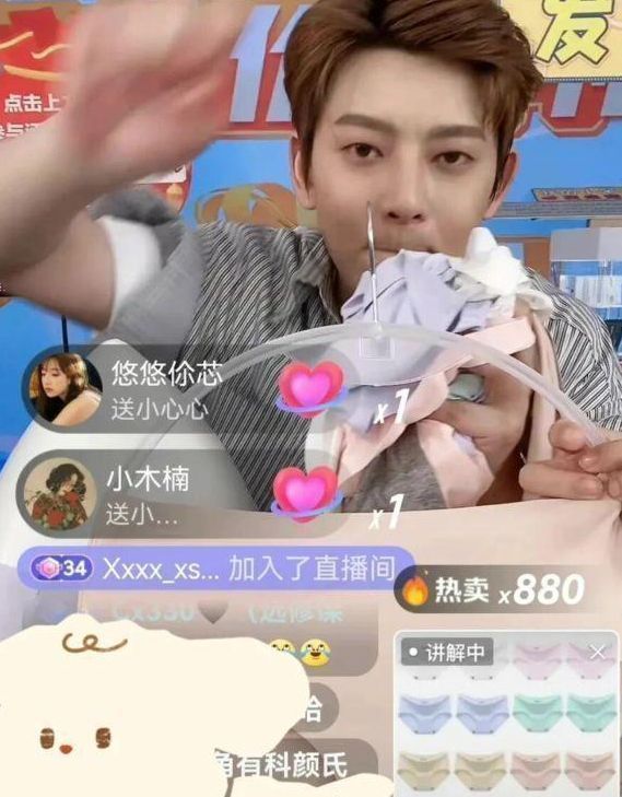 巴图|宋丹丹儿子直播带货引热议,巴图亲自介绍女式内裤,画风违和被嘲