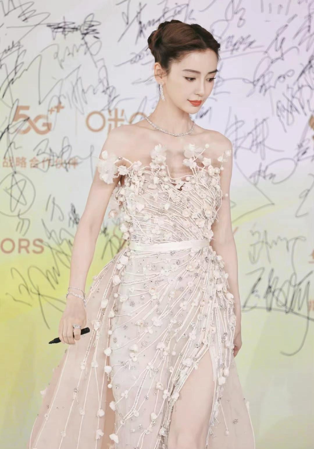 陈妍希|陈妍希金鸡奖造型“翻车”,现“幸福肥”胖到认不出,四肢显粗壮