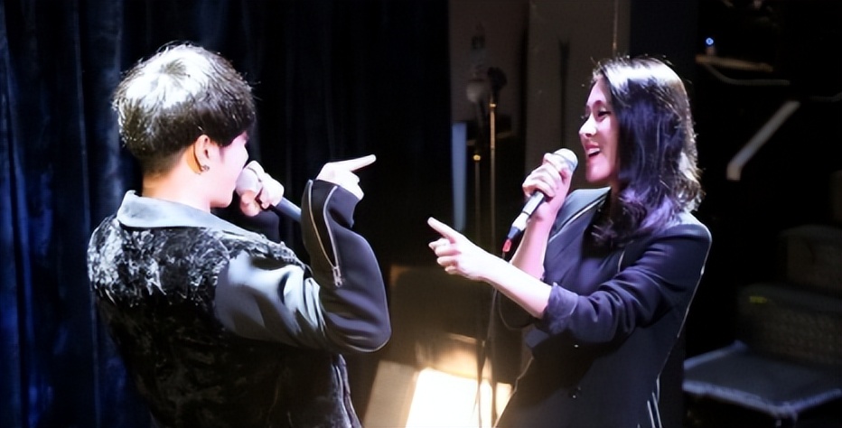 张碧晨|好声音冠军,为爱未婚生女,生产照首次曝光,面容憔悴却笑容满面