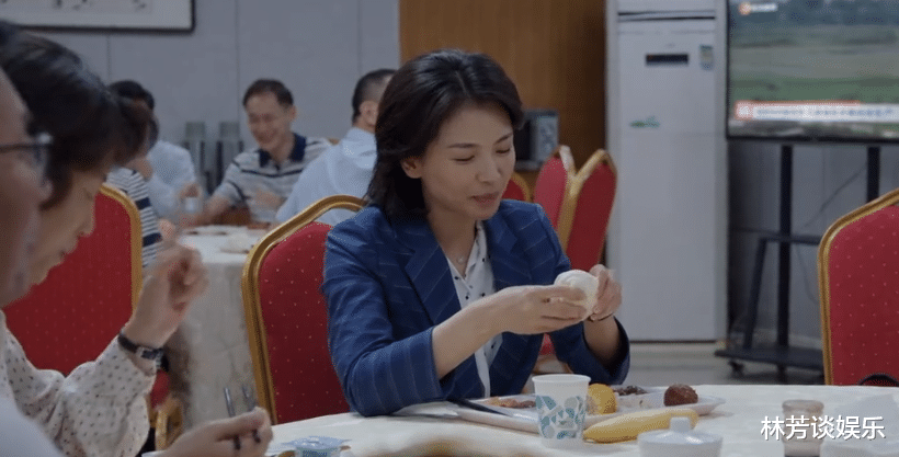 刘涛|全程抿嘴，一脸苦相？44岁刘涛出手，带来教科书式“皱眉神功”    ?