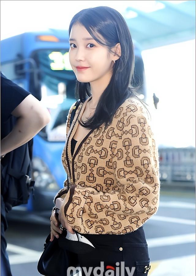 鲍喜顺|韩国女星李知恩活动新图超靓！清丽脱俗美得不可方物