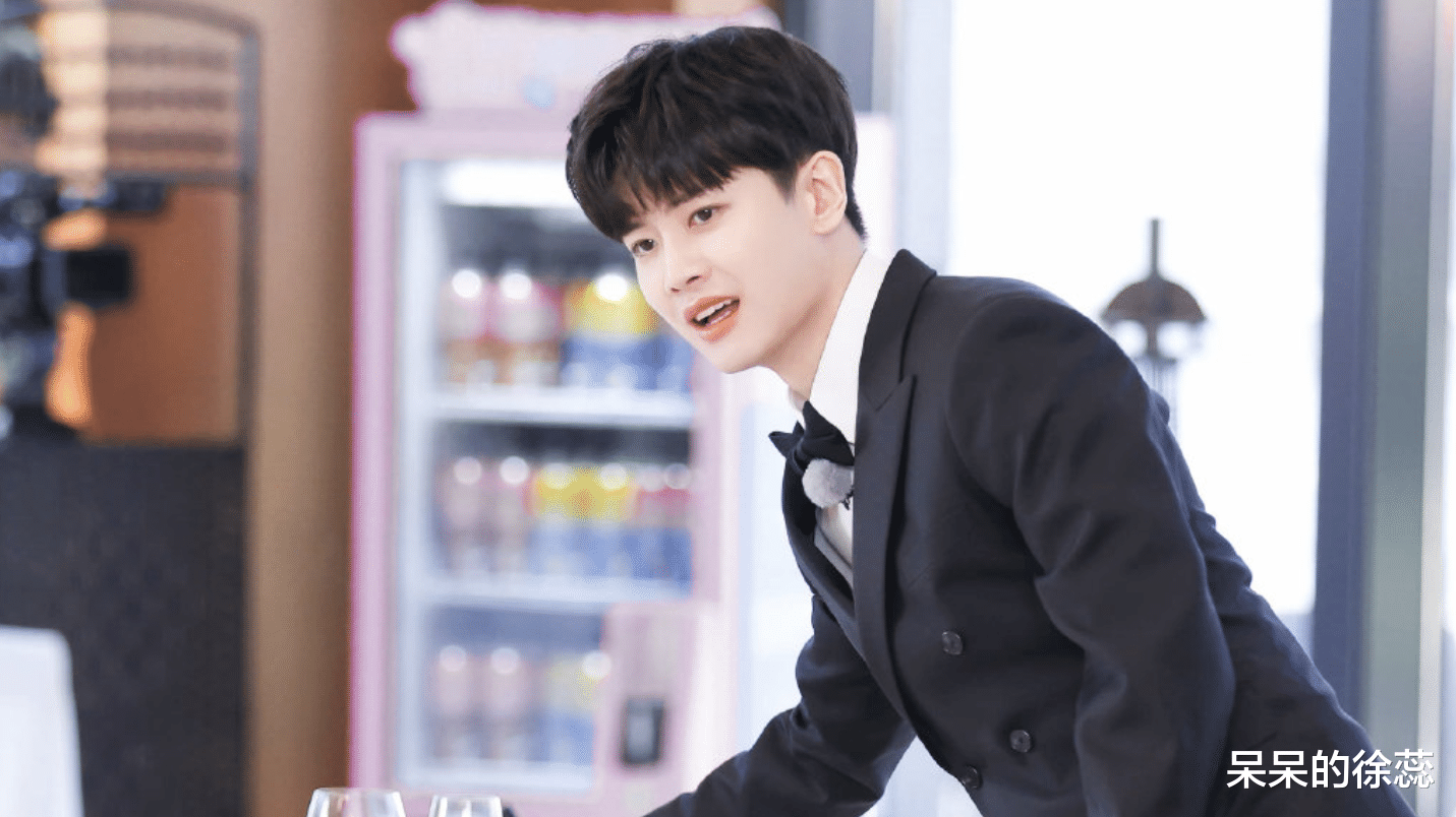 嗨放派|越是嘴硬,效果越好,任嘉伦的出现,让《嗨放派》成口碑黑马!