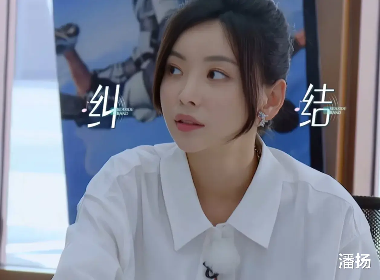 跳伞|于文文等人准备跳伞时，刘恋突然问工作人员