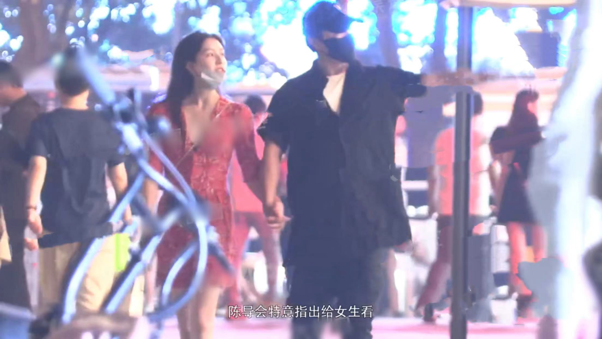 陈思诚|陈思诚曝新恋情！与美女当众拥抱牵手，女方长腿吸睛颜值不输明星