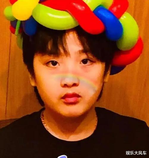 费曼|吴镇宇之子费曼被调侃“搞笑男”,与同龄人做对比,回复令人心疼