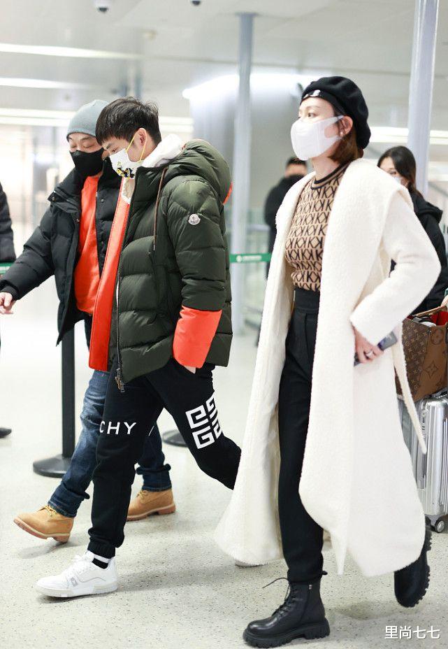 叶一茜|田亮夫妇罕见走机场，叶一茜穿浴袍变女霸总，他穿旧衣像小助理