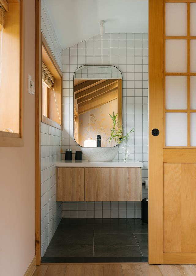 老家盖栋2层别墅，屋内装修不奢华但温馨，屋外鸟语花香，好羡慕