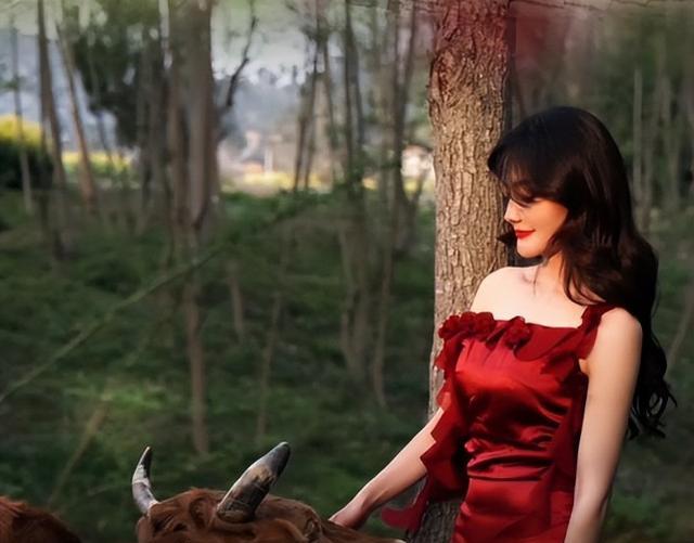 |唐小鱼带老公直播，自曝结婚多年还有2个娃，丈夫辞职在家当伙夫