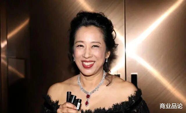 朱玲玲|为娶到港姐,他不惜抛弃家庭,女儿争气继承千亿资产孝敬母亲